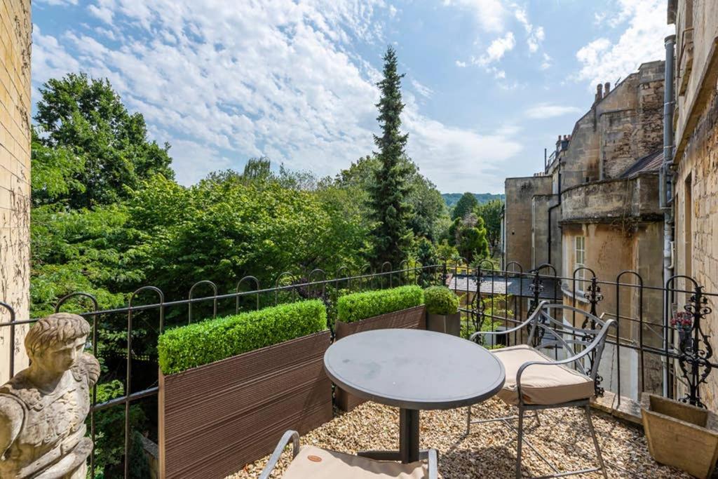 Beautiful Studio With Private Outside Terrace Apartment Bath Ngoại thất bức ảnh