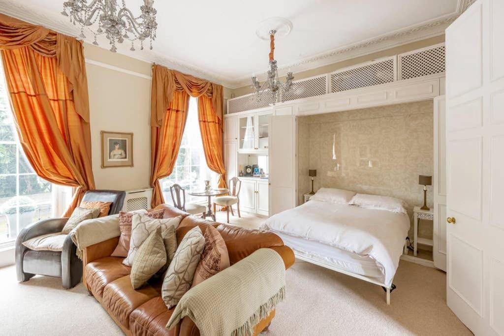 Beautiful Studio With Private Outside Terrace Apartment Bath Ngoại thất bức ảnh