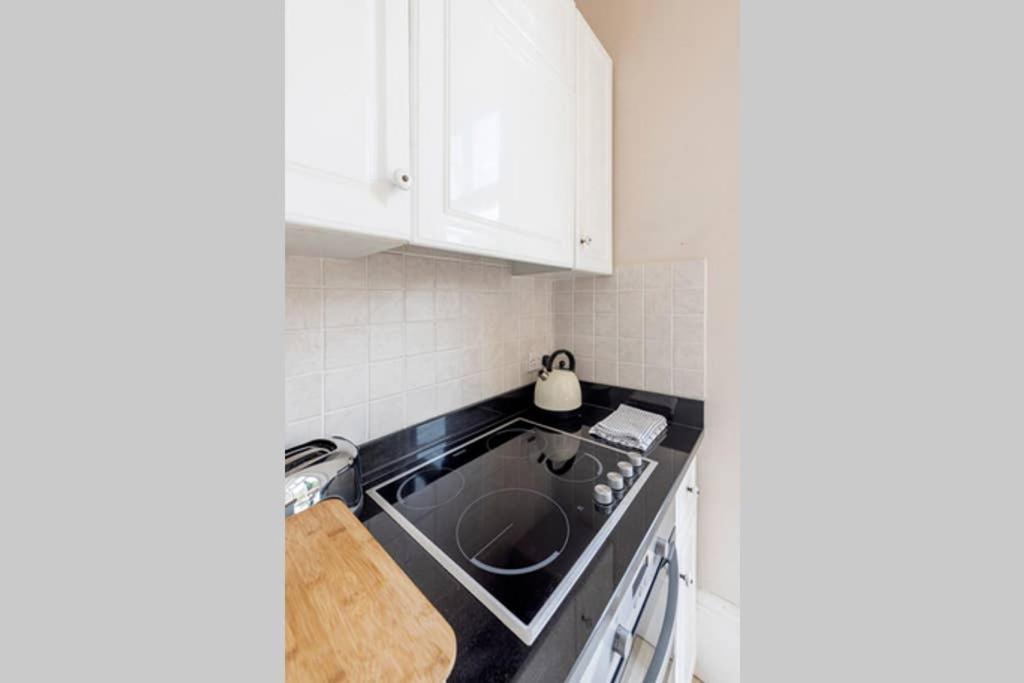 Beautiful Studio With Private Outside Terrace Apartment Bath Ngoại thất bức ảnh