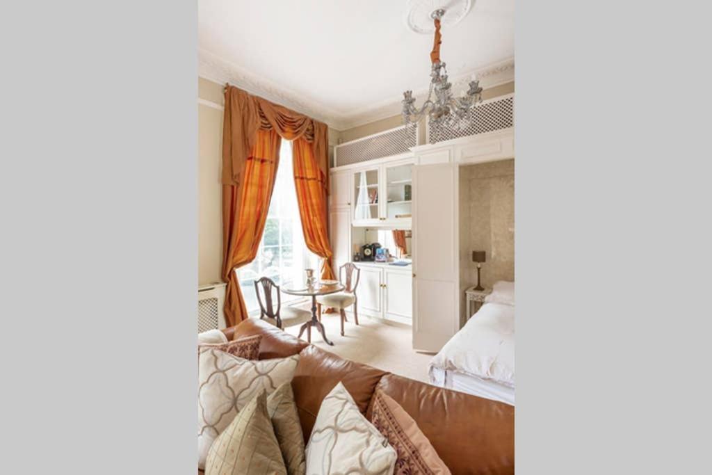 Beautiful Studio With Private Outside Terrace Apartment Bath Ngoại thất bức ảnh